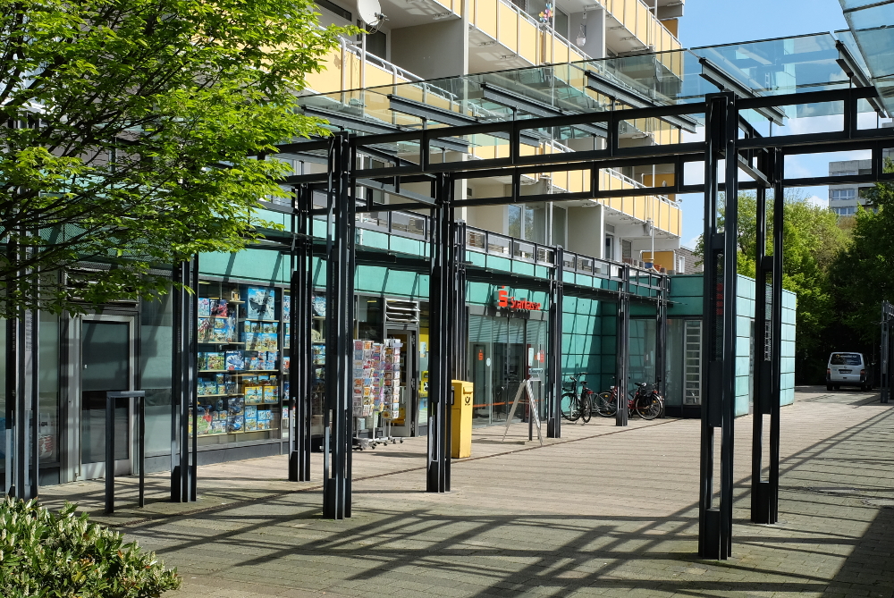 Sparkassenfiliale im Zentrum von Berg Fidel (4.5.2016; Foto: Winter)