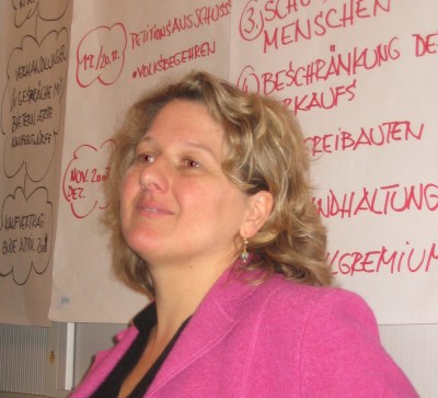 Svenja Schulze bei den WGM-Mietern in Berg-Fidel (27.11.2007)