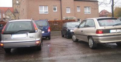 Ungeordnetes Parken auf dem Hiltruper Marktplatz