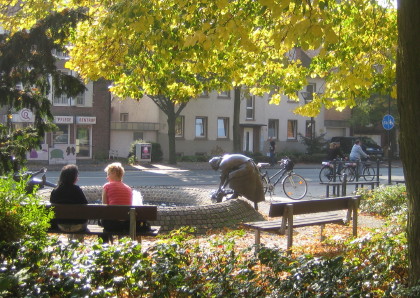 Hiltrup im sonnigen Herbst: Mue am Brunnen