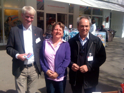 Svenja Schulze MdL auf der Hiltruper Marktallee: Info-Stand mit Jrgen Koch (l.) und Siegfried Grauding