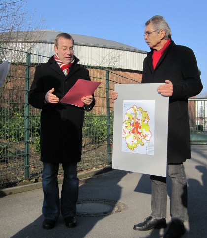 SPD-Fraktionsvorsitzender Wolfgang Heuer (r.) und SPD-Ratsherr Karl-Heinz Winter erlutern die Position der mnsterschen SPD zu den geplanten Gasbohrungen