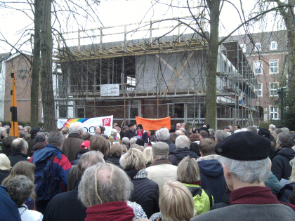 Mnsters Brger stehen zusammen gegen Neonazis: Demonstration an der Synagog