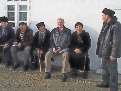 Dr. Bernhard Homeyer (4. v.l.), Entwicklungshelfer in Tadschikistan