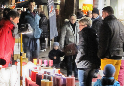 Hiltruper Lichterfest: Viele Besucher vor erleuchteten Auslagen