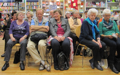 Volles Haus in der Hiltruper Buchhandlung: Mord im VorleseClub