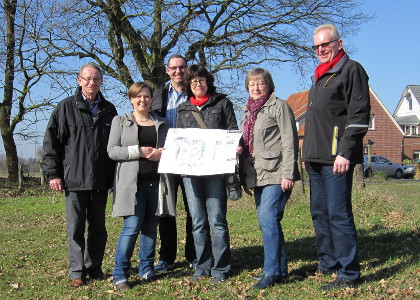 Die Hiltruper SPD macht sich vor Ort ein Bild: v.l. Stellv. Bezirksbrgermeister Dieter Langer, Ratskandidatin Julia Suuck, Bernd Schulz, Claudia Westermann-Schulz, Angelika Pfeifer, Fraktionsvorsitzender Hermann Geusendam-Wode