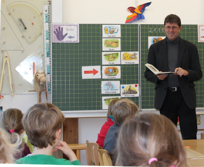 Thomas Marquardt beim Vorlesetag n der Bodelschwinghschule